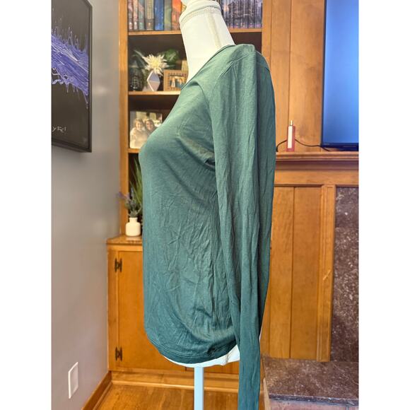 NWT CeCe Long Sleeve Hunter Green Lightweight Shirt Sz. M - Picture 5 of 5